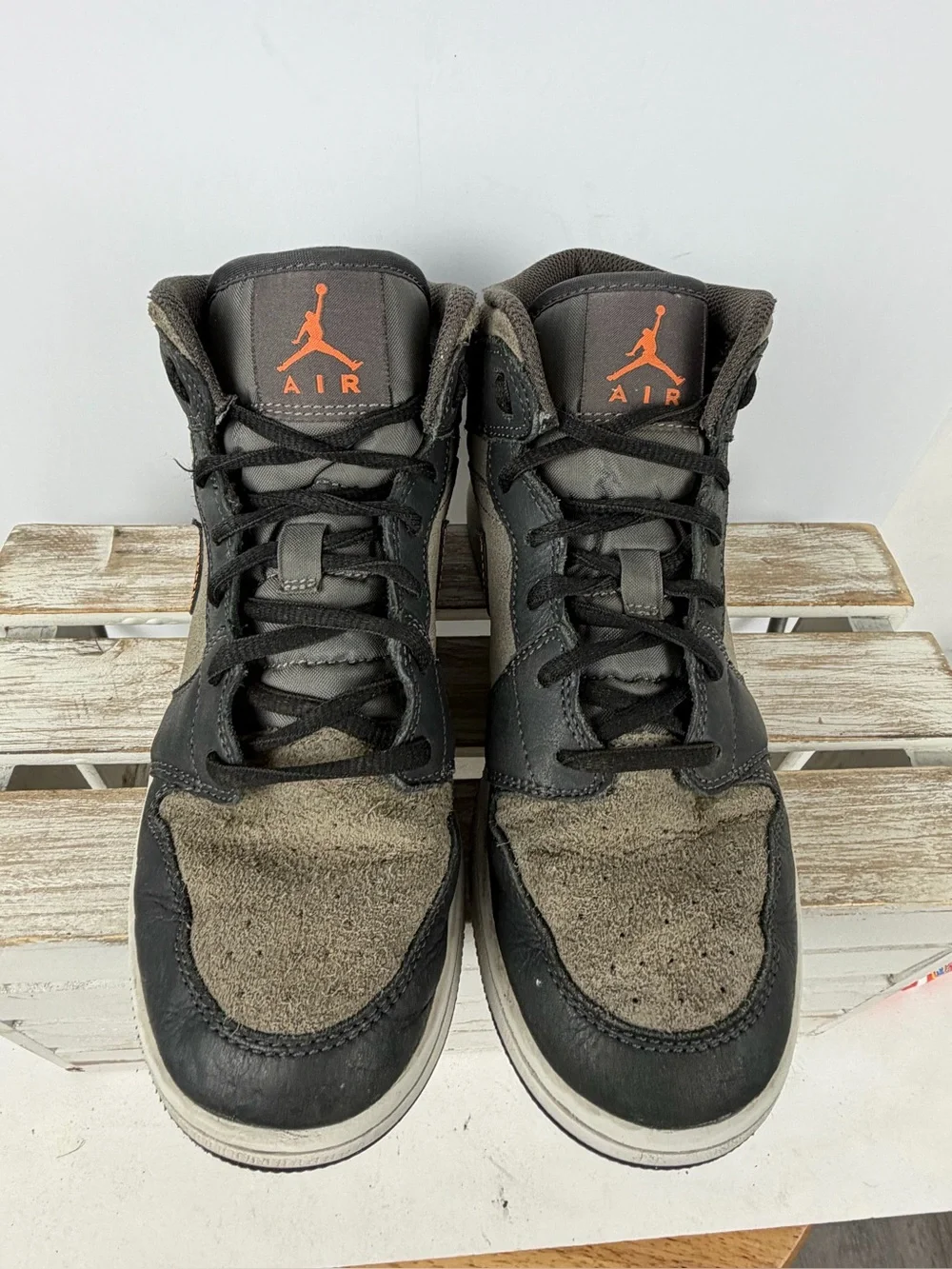 Nike Air Jordan 1 Mid SE sneakers grey/black leather and suede upper size 6.5Y